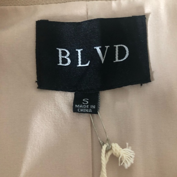 NWT BLVD sleeveless blazer vest with single button - Picture 4 of 5